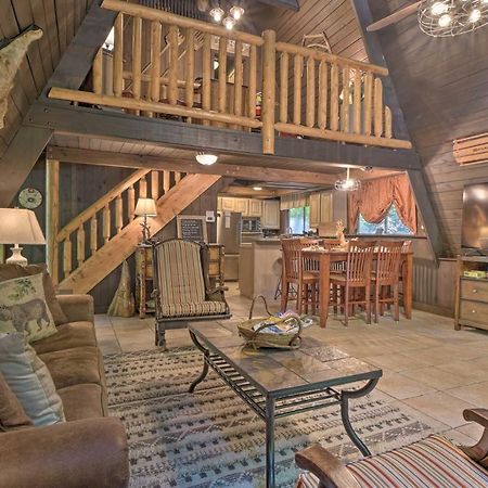 Snuggle Inn In The Heart Of Chalet Village! Гетлинбург Екстериор снимка