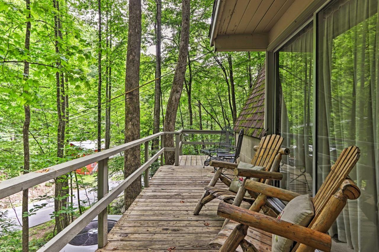 Snuggle Inn In The Heart Of Chalet Village! Гетлинбург Екстериор снимка