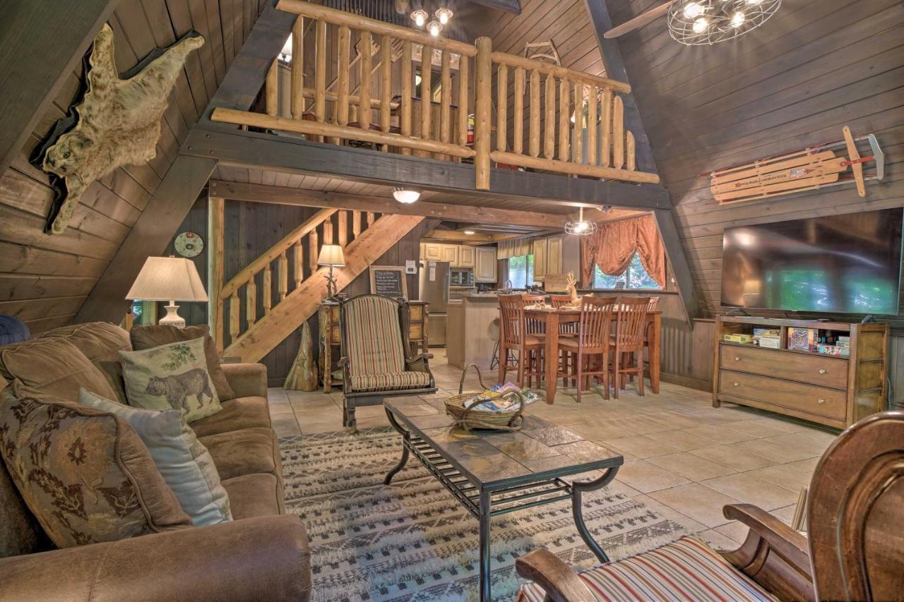 Snuggle Inn In The Heart Of Chalet Village! Гетлинбург Екстериор снимка