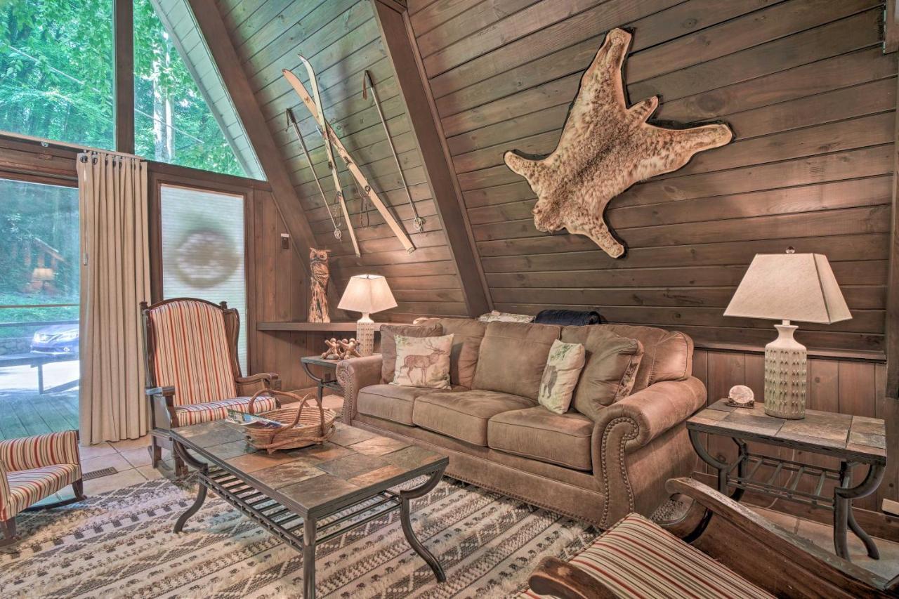 Snuggle Inn In The Heart Of Chalet Village! Гетлинбург Екстериор снимка