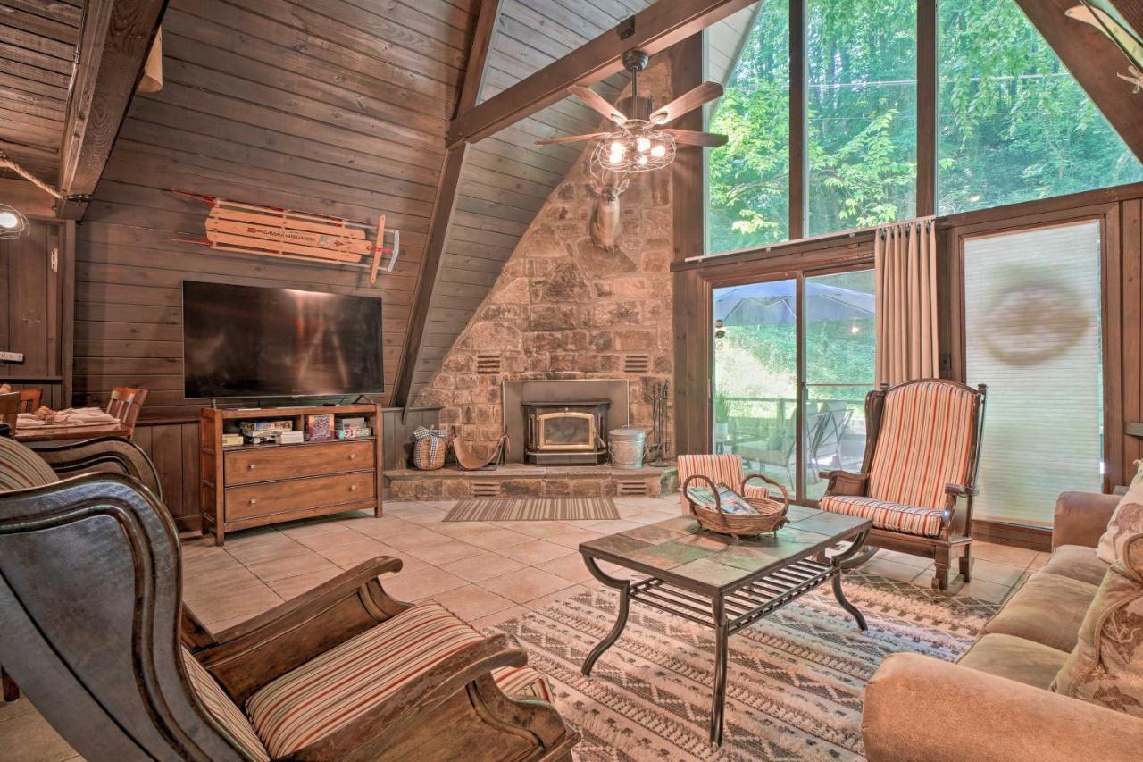 Snuggle Inn In The Heart Of Chalet Village! Гетлинбург Екстериор снимка