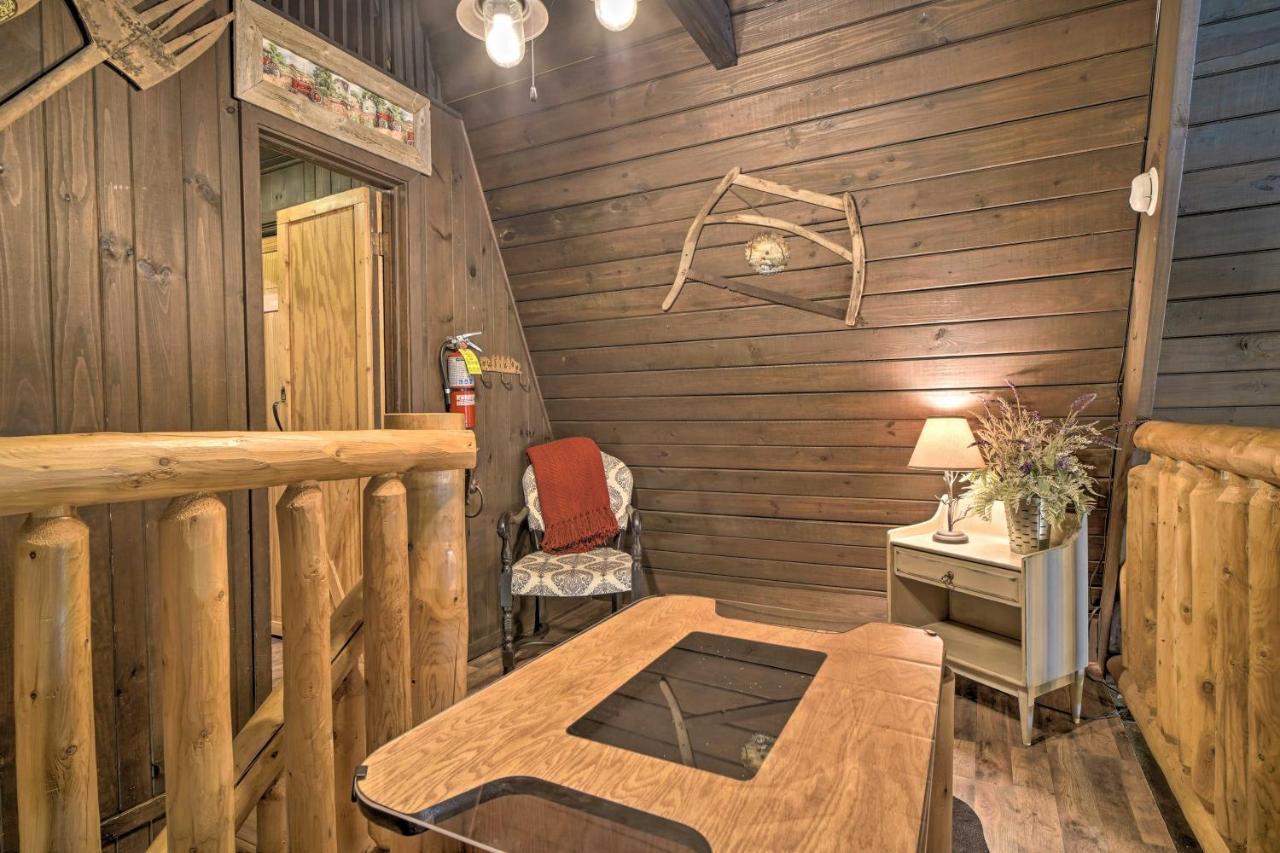 Snuggle Inn In The Heart Of Chalet Village! Гетлинбург Екстериор снимка