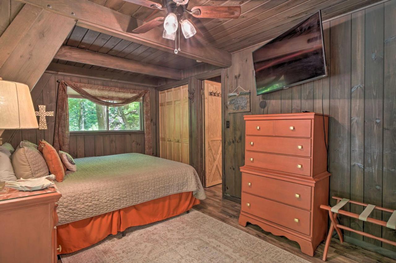 Snuggle Inn In The Heart Of Chalet Village! Гетлинбург Екстериор снимка