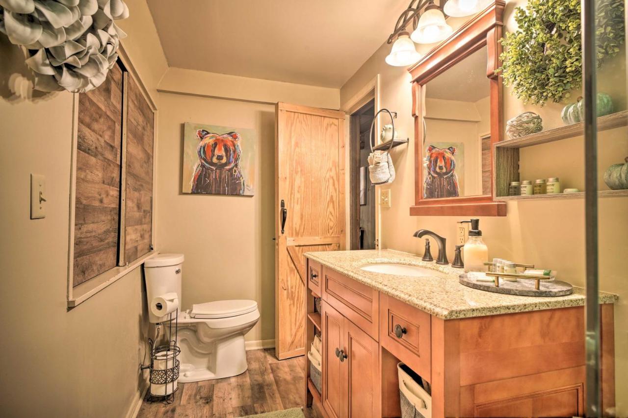 Snuggle Inn In The Heart Of Chalet Village! Гетлинбург Екстериор снимка