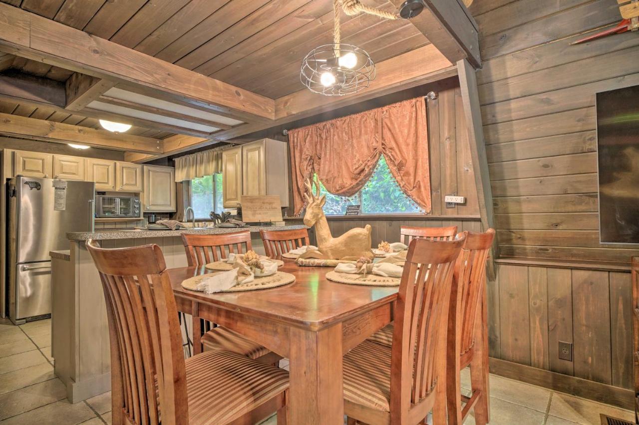Snuggle Inn In The Heart Of Chalet Village! Гетлинбург Екстериор снимка