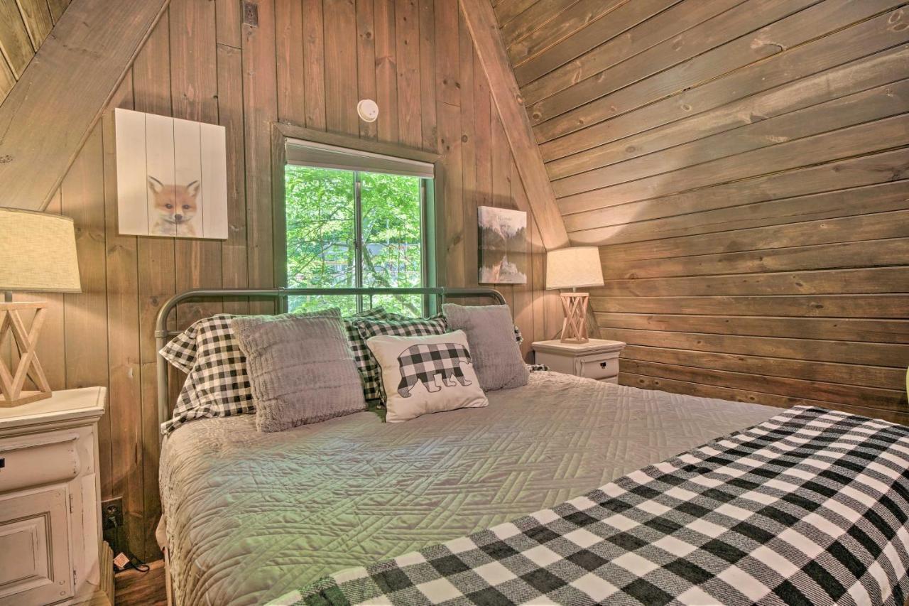 Snuggle Inn In The Heart Of Chalet Village! Гетлинбург Екстериор снимка