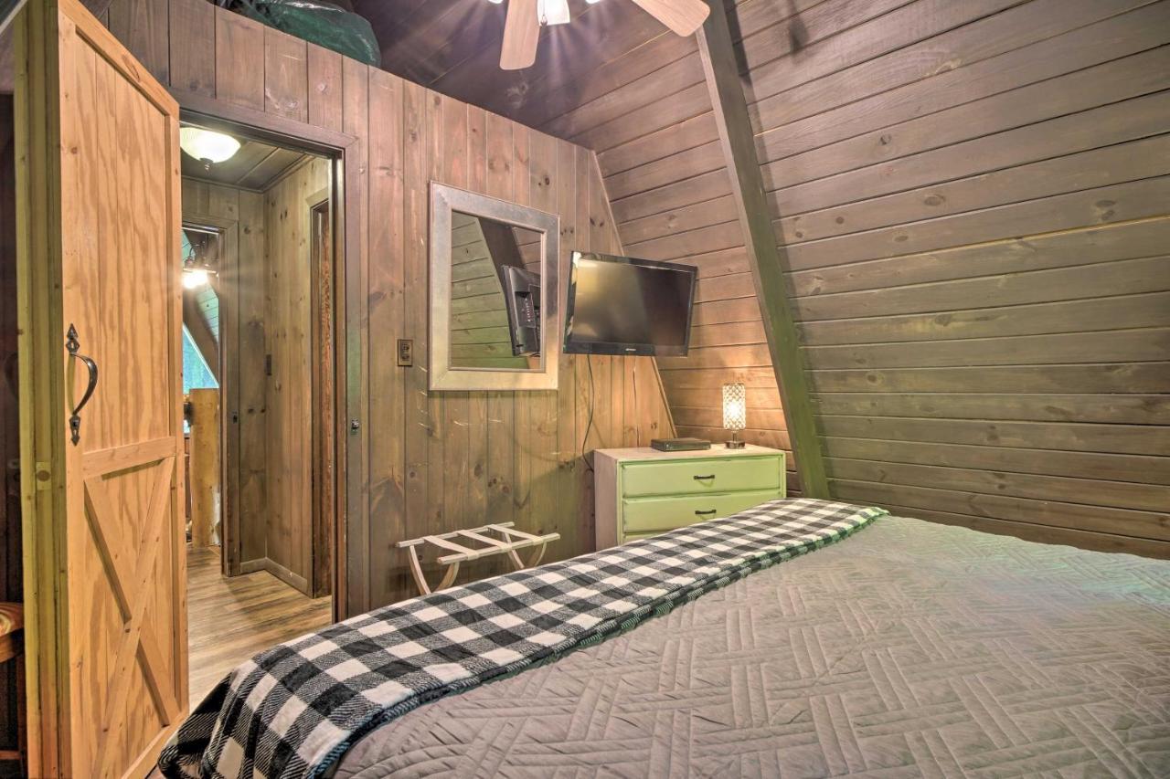 Snuggle Inn In The Heart Of Chalet Village! Гетлинбург Екстериор снимка
